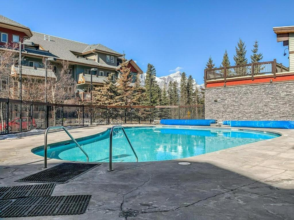 King Bed - Floor Grizzly * Canmore