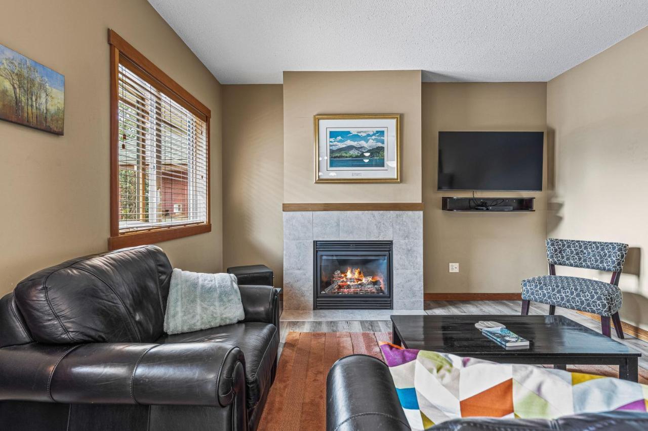 King Bed - Floor Grizzly Canmore